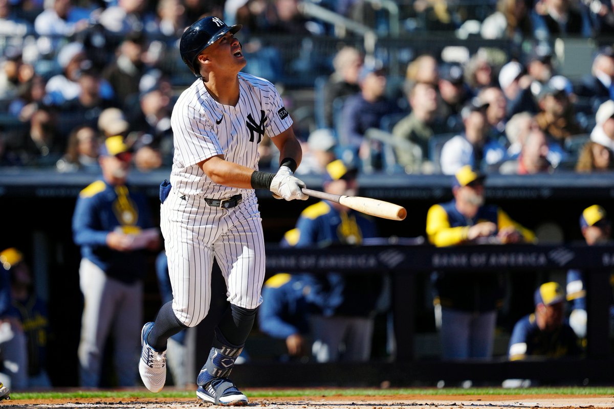 MLBNetwork's tweet photo. No team has ever hit 18 HR in their first six games of a season...

The @Yankees have hit 18 in their first four! https://t.co/KlGroAzruF
