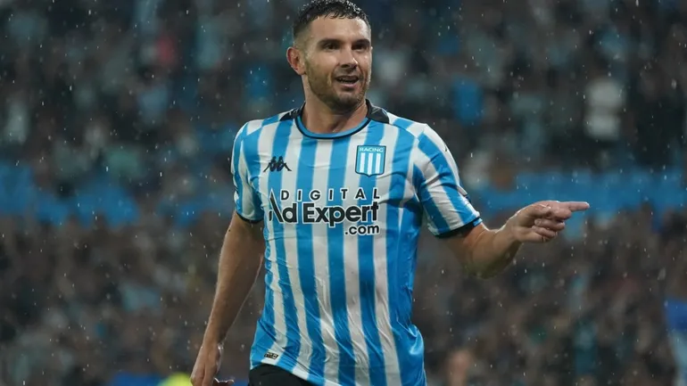 lapelotaaldia's tweet photo. 🎙️Walter Fernández, campeón con #Racing , en @Guemes1050

👉"Maravilla Martínez y Salas son los primeros defensores. Te comen hasta la mitad de la cancha. Hacen un desgaste físico increíble y en el final te siguen arrollando. Te emociona muchísimo". https://t.co/B4HdmwG9L8
