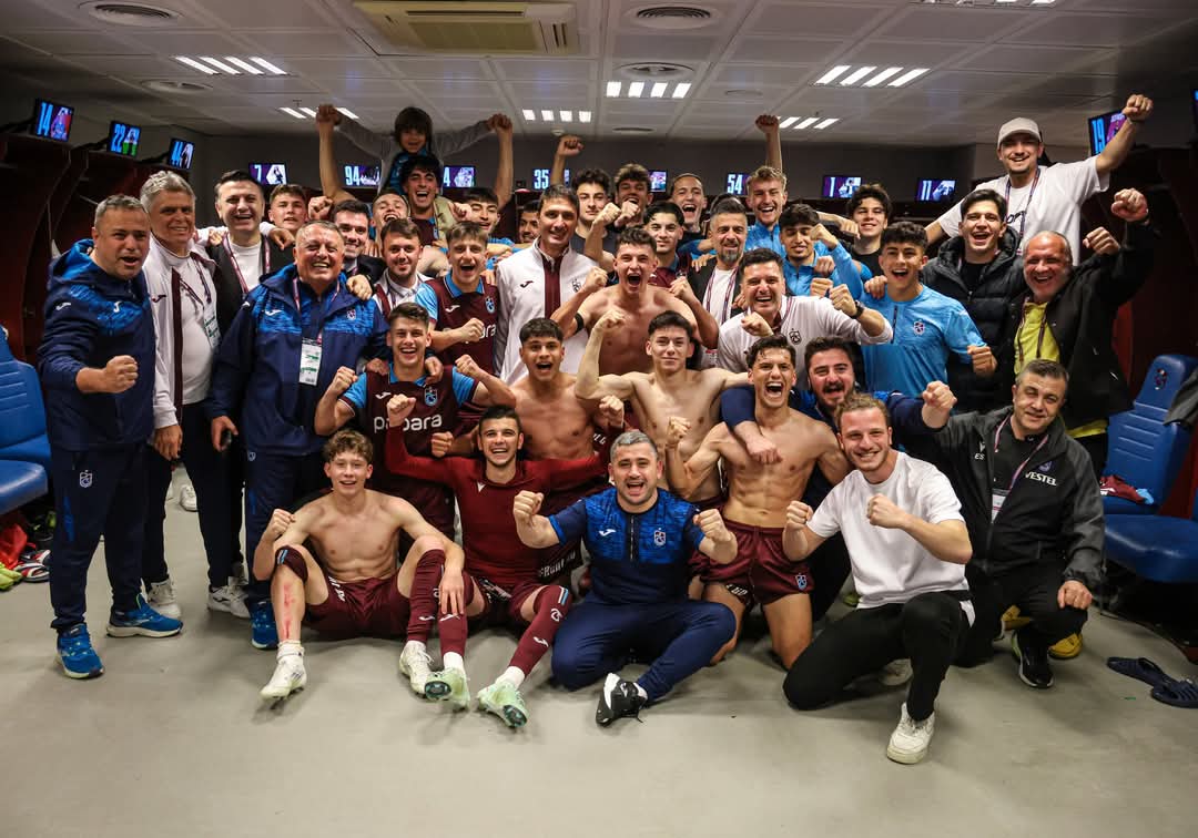 UEFA Gençlik Ligi’nde İtalya’nın İnter takımını mağlup ederek yarı finale yükselen ilk Türk takımı olarak bir kez daha tarih yazan Trabzonspor U19 takımını tebrik eder, şampiyonluk yolunda başarılar dileriz.