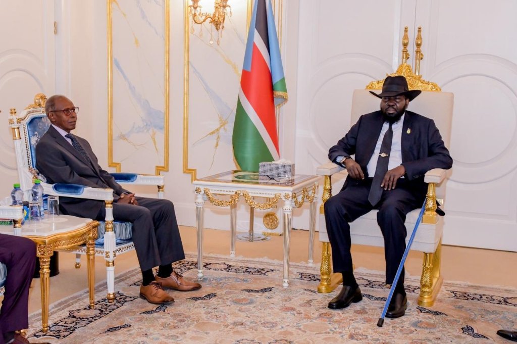 shabait's tweet photo. Message of President Isaias Afwerki to President Salva Kiir Mayardit

Eritrea's delegation, led by Presidential Adviser Mr. Yemane Ghebreab, met with President Salva Kiir Mayardit in Juba this morning and delivered a message from President Isaias Afwerki.

The message reaffirmed Eritrea's longstanding solidarity with the people and Government of South Sudan.

The message also outlined concrete programs for the consolidation of bilateral cooperation, along with proposals to foster peace and stability within and among the countries of the Horn of Africa.

President Kiir, for his part, expressed appreciation for the timely message from his brother, President Isaias Afwerki, and emphasized the convergence of views between the two countries.