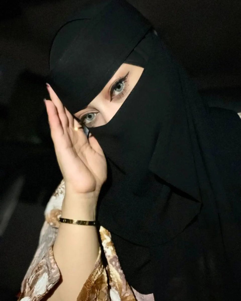 ســـــــــــــؤال؟.. 
. 
لو صحيت ولقيتني نايمه جنبك ايش بتسوي..؟ 😂😂🙈