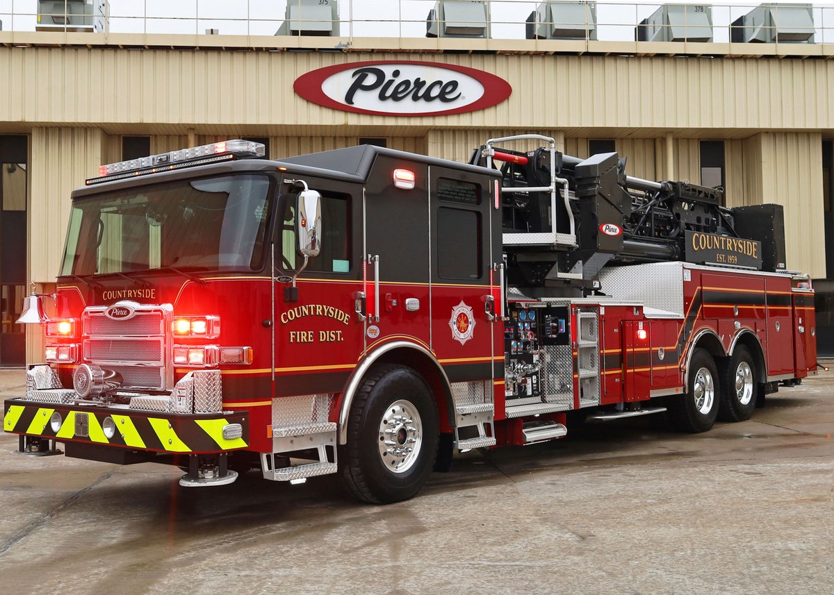 PierceMfg's tweet photo. Precision and power at 100’!🪜
Countryside Fire Protection District’s #Enforcer 100’ #AscendantTower is their department’s first custom-built aerial. The low overall height of the #MidMountPlatform will allow for a seamless fit into their historic Station No.1 in #VernonHillsIL. https://t.co/Eugp7VfVpv
