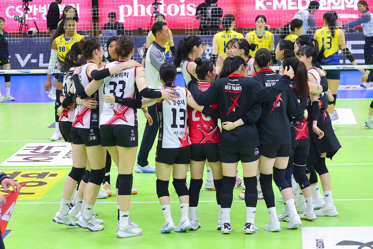 우리 애들 진짜 잘버티고 잘해서 여기까지 온 고임 챔결도 쉽게 올라가는 거 아닌 거 우리가 아무래도? 젤 잘알잖아
34차전 또 이기면 되는 거고 난 애들이 이길수잇을거라고 생각함