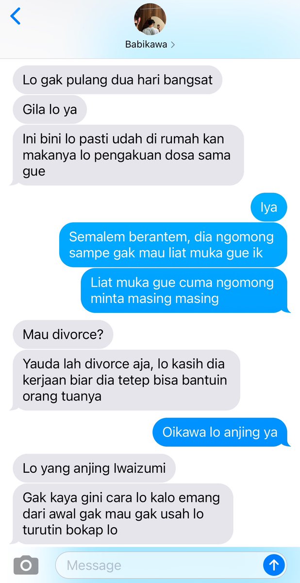 jembought's tweet image. oikawa gak masuk nasional malah jadi therapistnya iwaizumi😀