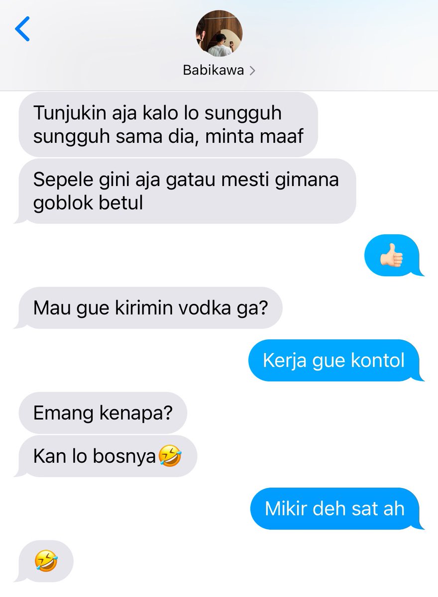 jembought's tweet image. oikawa gak masuk nasional malah jadi therapistnya iwaizumi😀