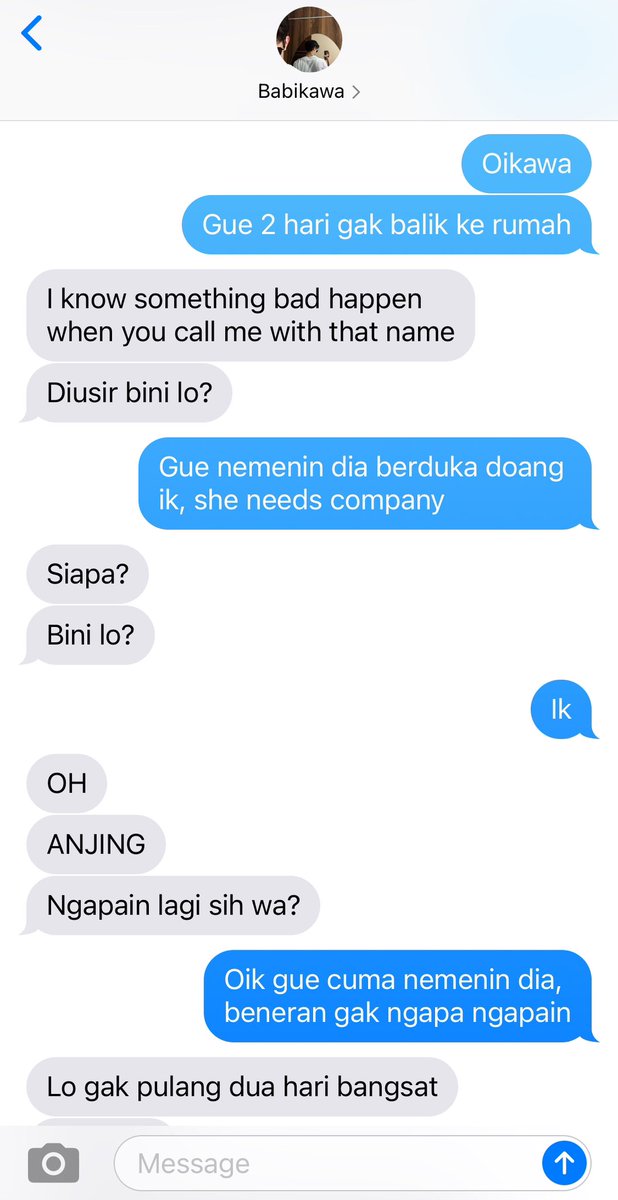 jembought's tweet image. oikawa gak masuk nasional malah jadi therapistnya iwaizumi😀