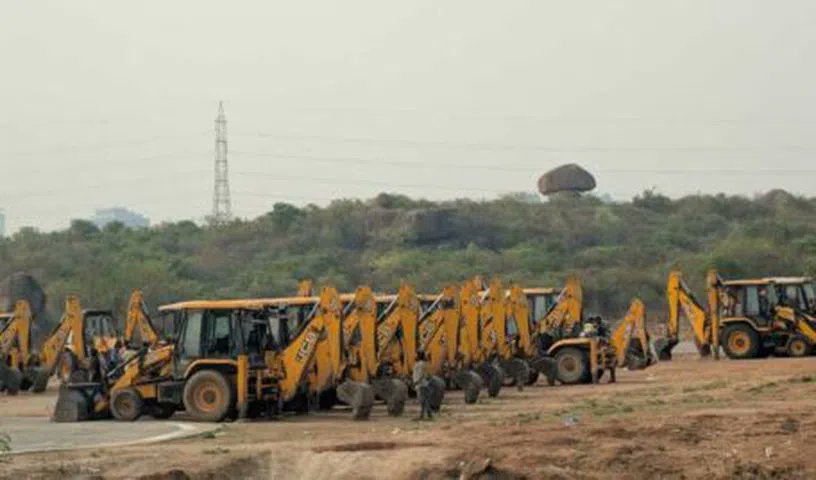 Kancha Gachibowli deforestation: Centre asks Telangana government for factual report...

The Union Ministry of Environment and Forest has  intervened in the clearing of 400 acres of forest land in Kancha  Gachibowli here for auction, demanding a factual report on the matter  from