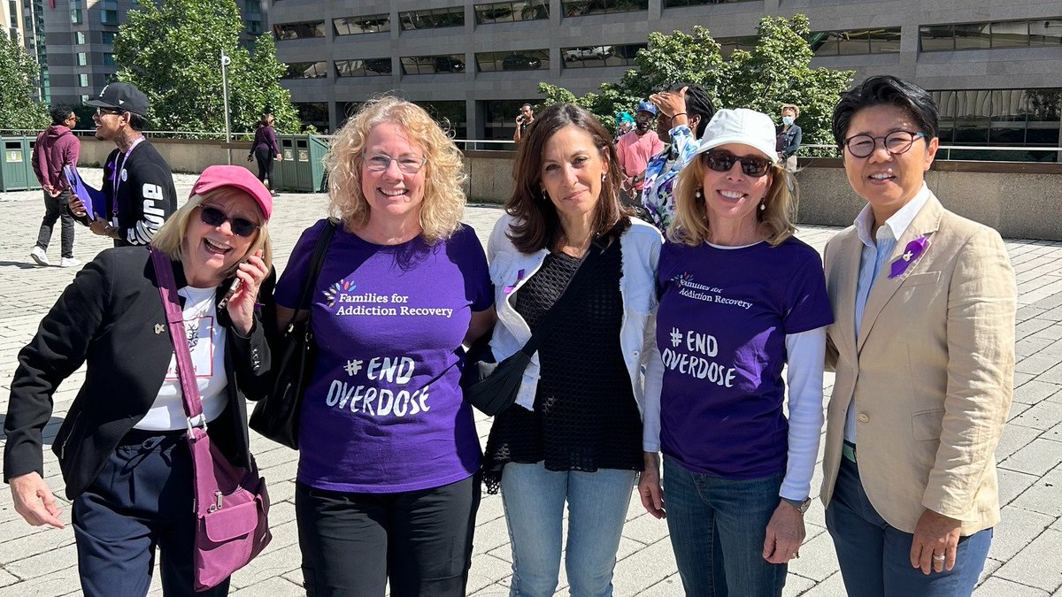 FARCANADA's tweet image. At Families for Addiction Recovery, we push for the strict regulation of addictive substances in accordance with their relative harm. We protect our families.

Visit farcanada.org to learn more!

#FARcanada #FamiliesForAddictionRecovery #WeUnderstand