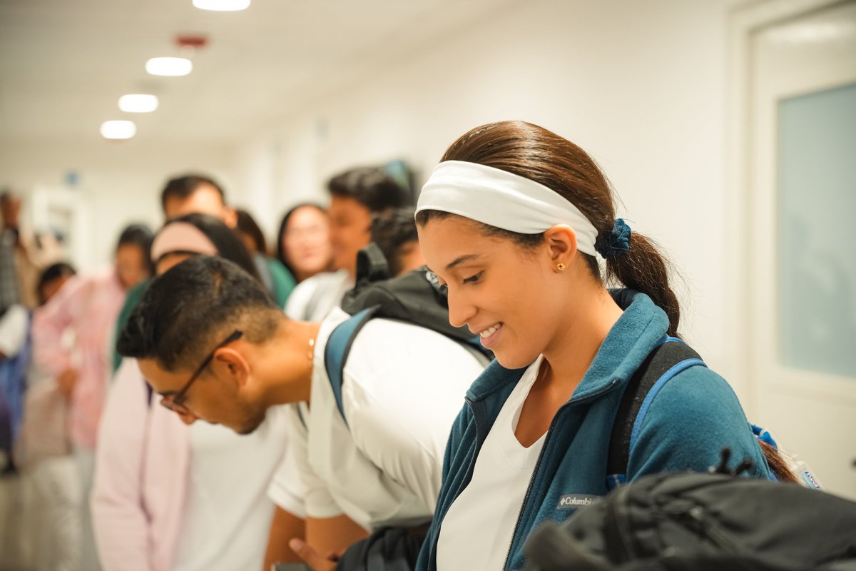 En un hecho histórico para la medicina panameña, 116 médicos internos iniciaron su formación en la #CiudadDeLaSalud, un centro de alta complejidad que cuenta con infraestructuras y equipos de última generación.