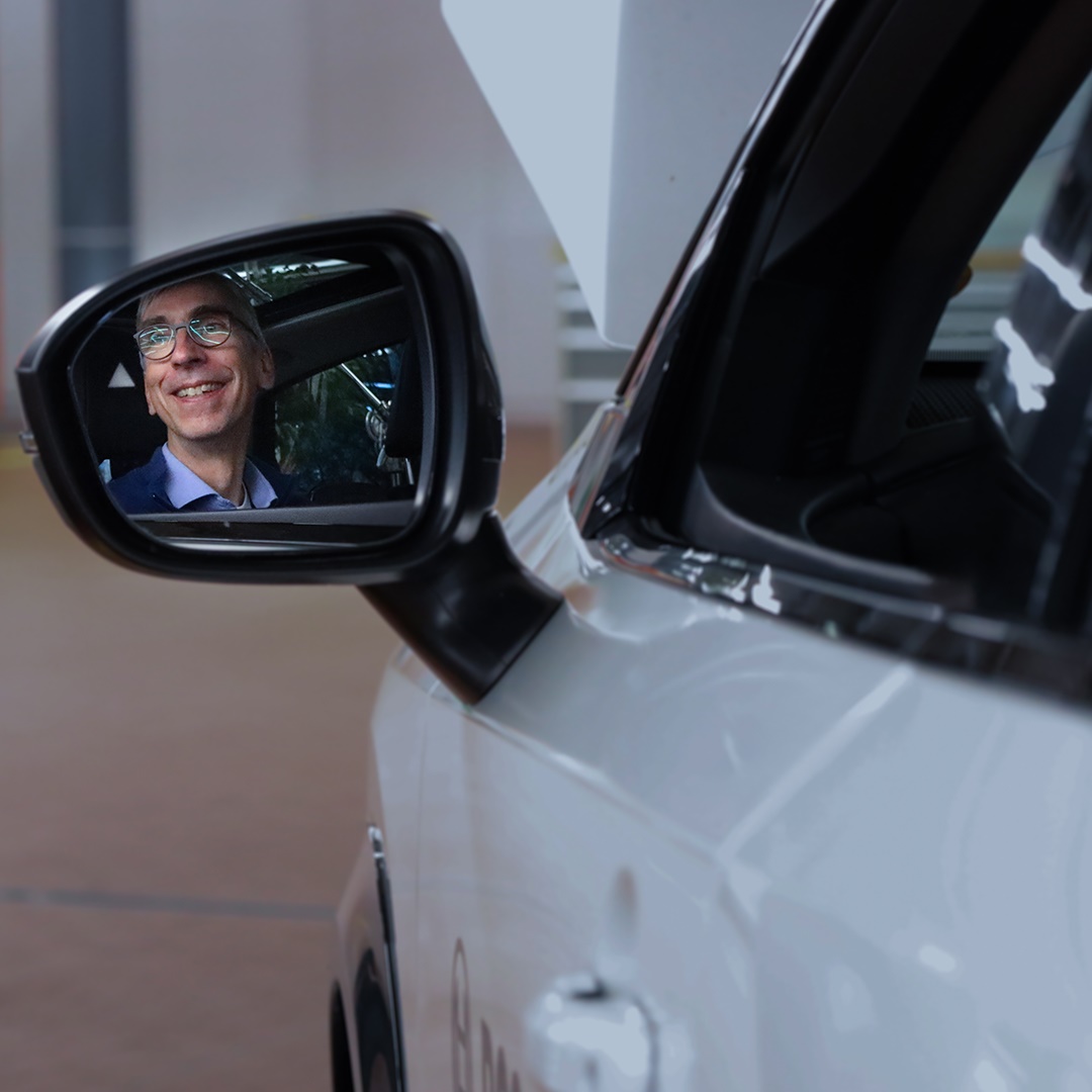 #AI in vehicles is already making real-time decisions that keep us safe on the road. Dr. Ulf Wilhelm from Robert Bosch GmbH talks about his work developing advanced driver assistance systems. 🚗 Discover more in our latest #ZEISS Beyond Talk: zeiss.com/wilhelm 
#Innovation