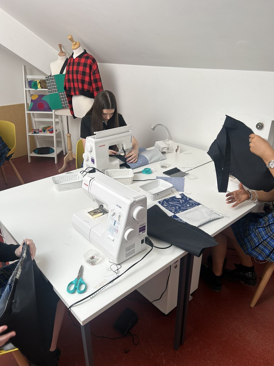 Miss Campbell tweet media