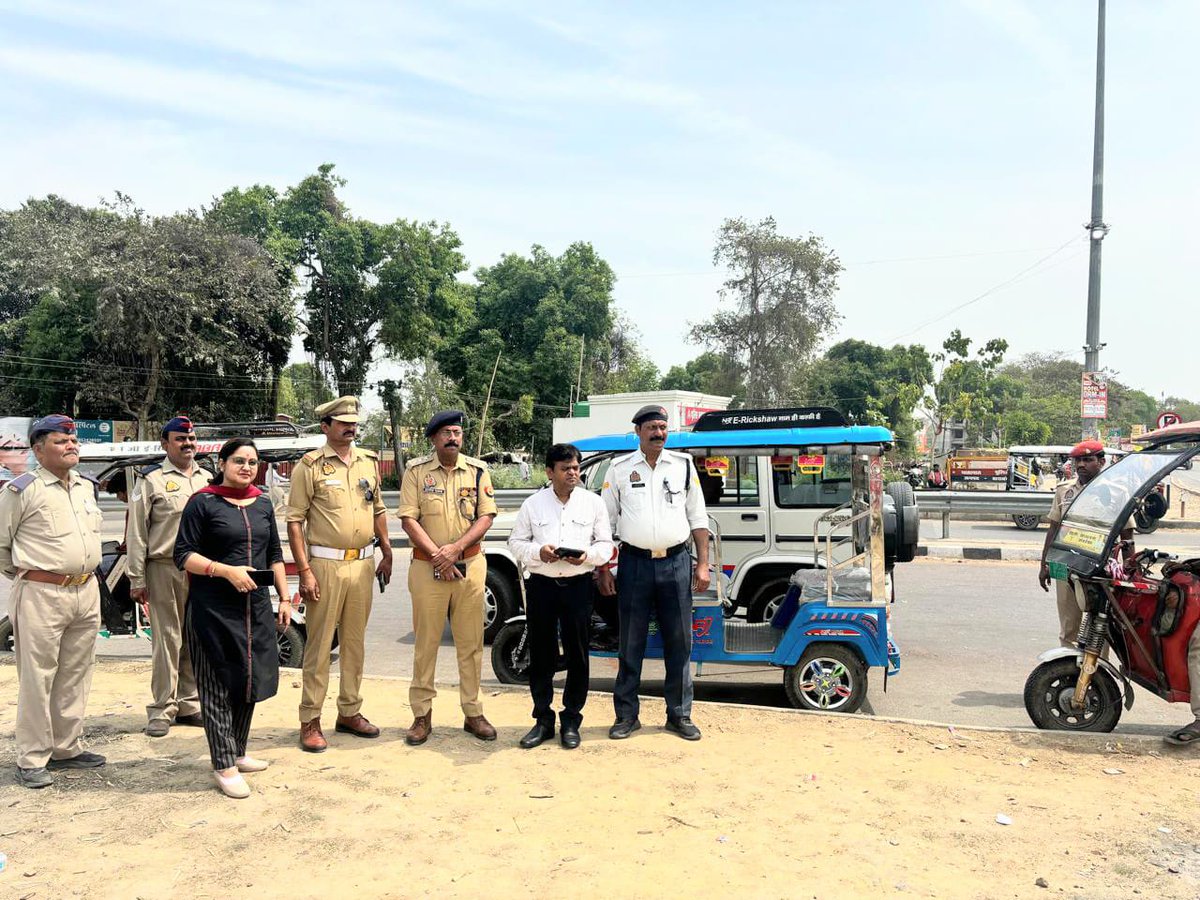 bstvlive's tweet image. 📢 बाराबंकी: बिना लाइसेंस, फिटनेस के अपंजीकृत वाहनों के खिलाफ अभियान
🚓 ARTO ने टीम के साथ चलाया विशेष चेकिंग अभियान
🚗 लखनऊ - अयोध्या नेशनल हाइवे चौपुला के पास की जांच

#Barabanki #TrafficSafety #VehicleInspection