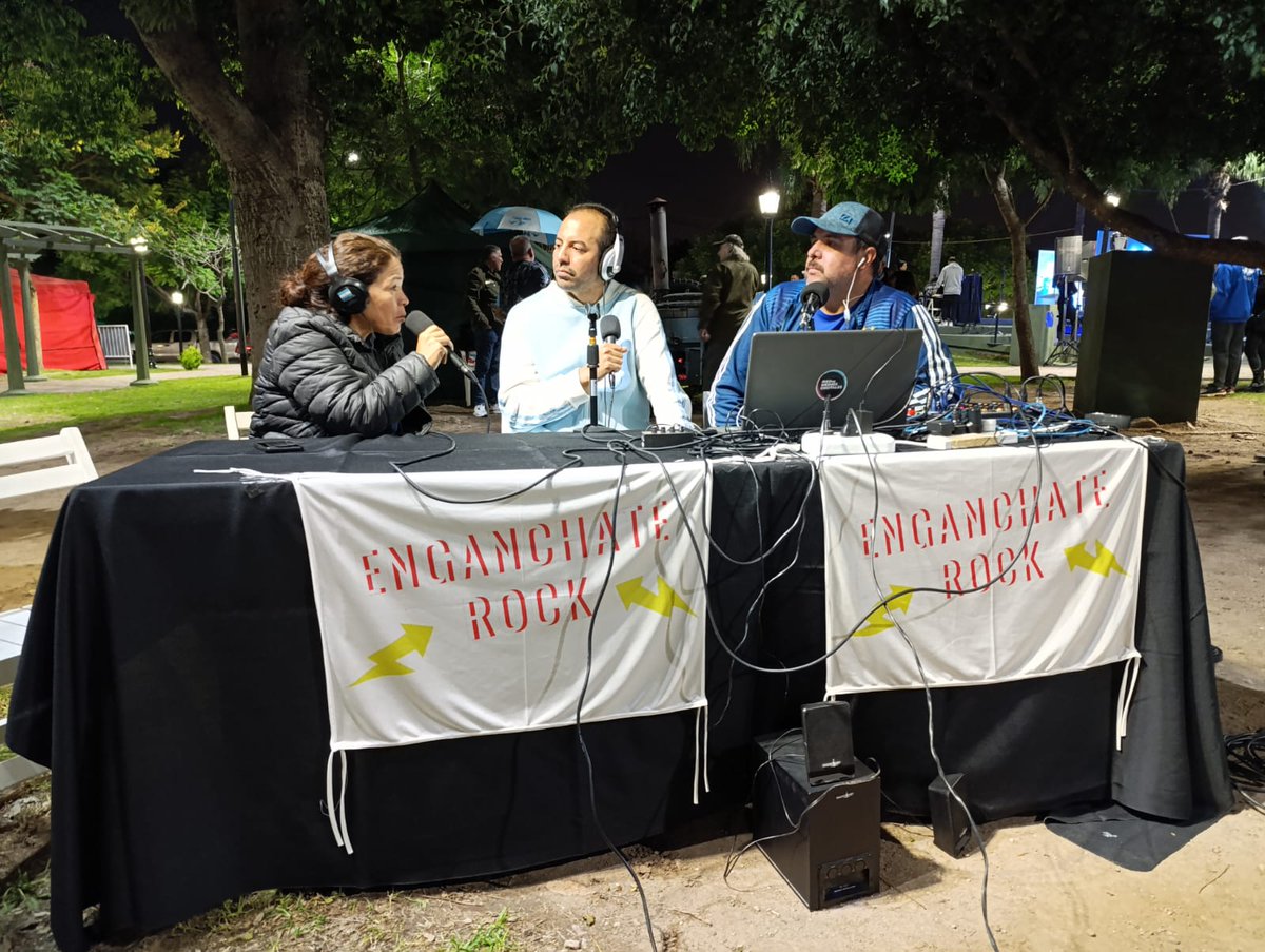 EnganchateRock's tweet photo. 🇦🇷🎙️ LAS MALVINAS FUERON, SON Y SERÁN ARGENTINAS

Anoche estuvimos en la plaza El Talar, acompañando la vigilia malvinera. 

📺 Reviví la transmisión en nuestro canal de YouTube (Enganchate Rock)

#MalvinasArgentinas #2deAbril #EnganchateRock #6taTemporada https://t.co/DbxSiaGmmS