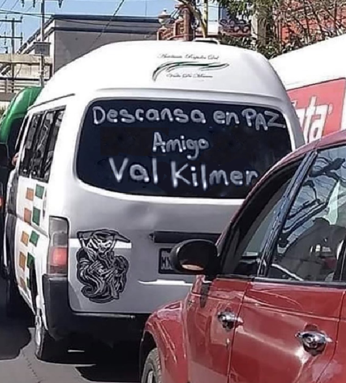 A nombre de la ruta Torres Conalep – Pantitlán Bordo Xochiaca lamentamos profundamente la partida del inolvidable Val Kilmer y deseamos que QEPD en paz 🕊️