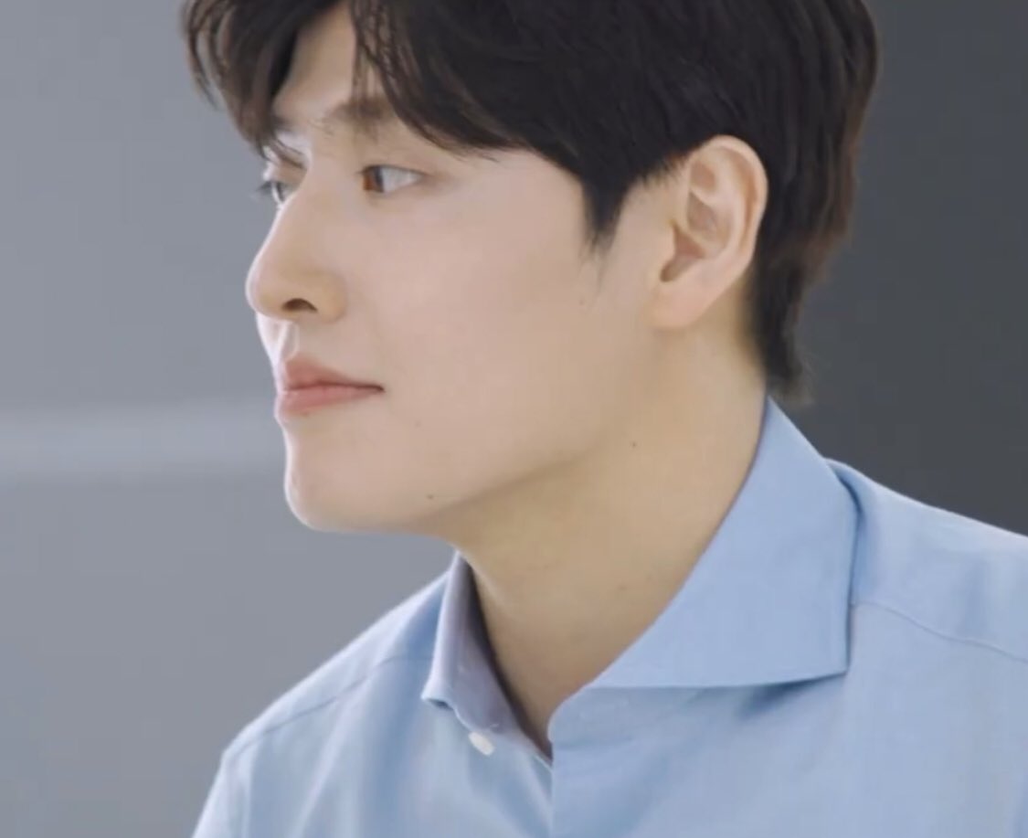 0ml__'s tweet photo. i can’t i can’t >.< #KangHaNeul https://t.co/xaRiCS00ia