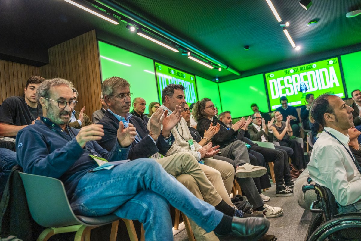 📢 La jornada #PRODeporteInclusivo s'ha centrat en el paper de l’esport com a eina d’inclusió, salut i benestar, i de com eliminar estereotips

🤝 Organitzada per <a href="/2Playbook/">2Playbook</a> i <a href="/MiFundacionAlex/">Mi Fundación Alex</a>, la directora del CCE <a href="/CarmenBastidaM/">Carmen Bastida</a> ha explicat l'aposta d'#esportcat per l'Esport360