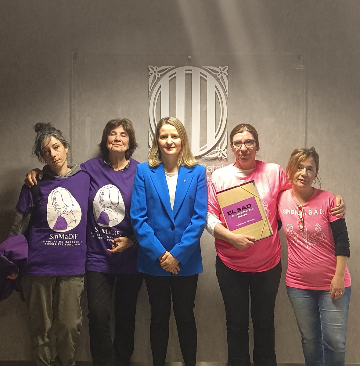 SindicatoSad's tweet photo. Hemos tenido 1a reunión con la consellera de #DretsSocials #MonicaMartinez y @SindicatMares 🔥
Somos víctimas de 1 sistema que ha perdido el control de sus propios #ServiciosSociales. Para cambiar las cosas, las víctimas pedimos colaborar en el diseño de la solución
#Sadenlluita https://t.co/nE7GnCsqAW
