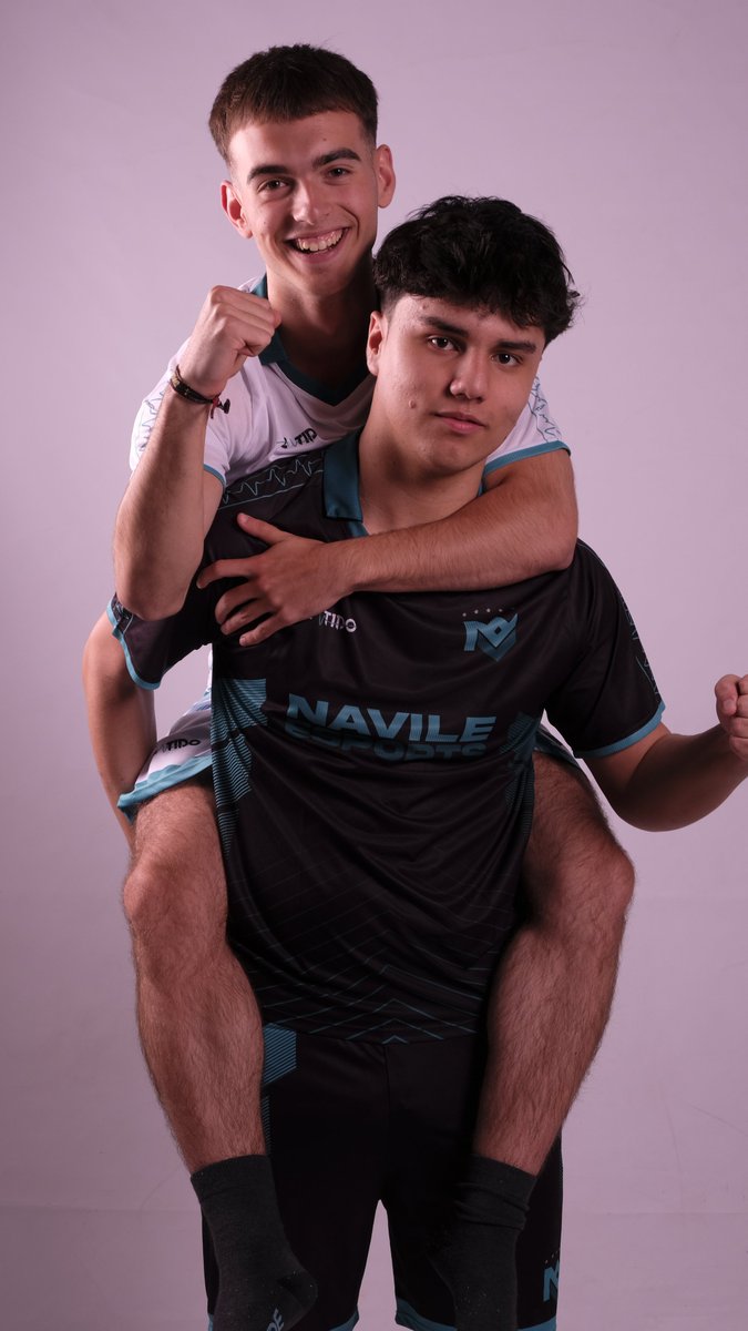 No me canso de mirar lo bonitos que son estos conjuntos😮‍💨

O tal vez son los modelos…