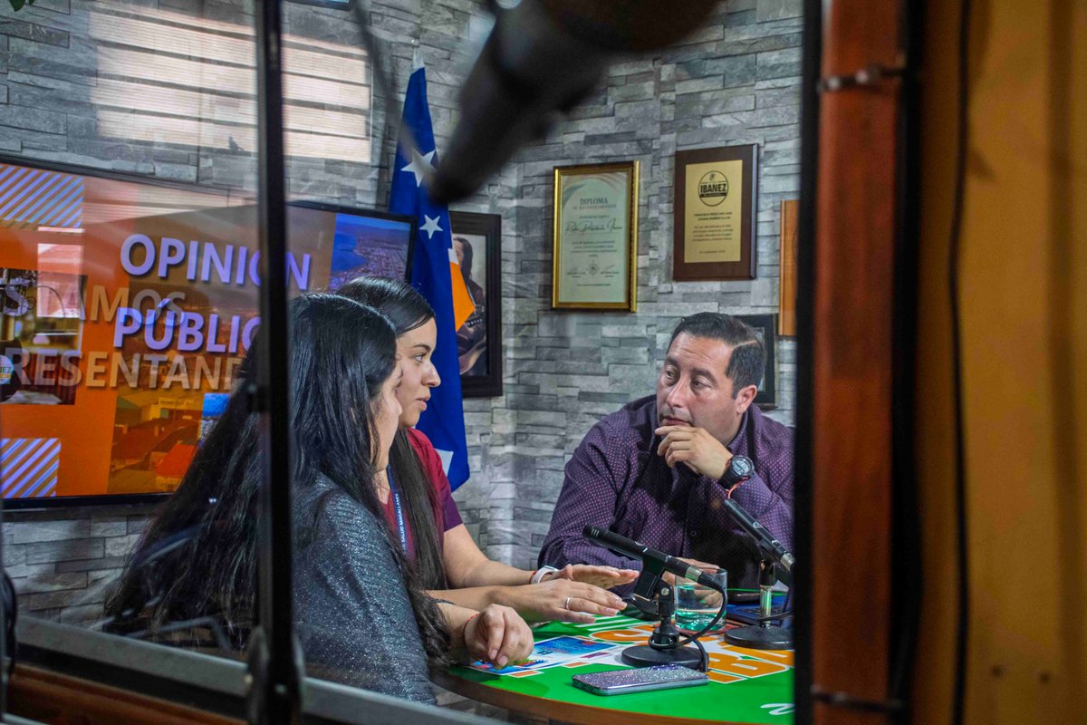 SaludMagallanes's tweet photo. 🔵#DíaMundialConcienciaciónsobreAutismo, en #OpiniónPública radio @pdteibanez funcionarias #DptoSaludMental #COSAM Miraflores, Paulina Guenchur y Jessica Eugenio, conversaron con @dmirandagamin e informaron a comunidad magallánica sobre trabajo que desarrolla establecimiento. https://t.co/8Mdjh2dSnq