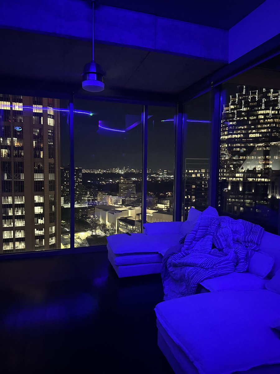 destinydiorr_'s tweet photo. Bought my Audi at 16, bought my Range at 17, then I got my penthouse at 18…  Super blessed🎊
(My parents told me I don’t pop it enough lol) https://t.co/ctIcvJm1C7