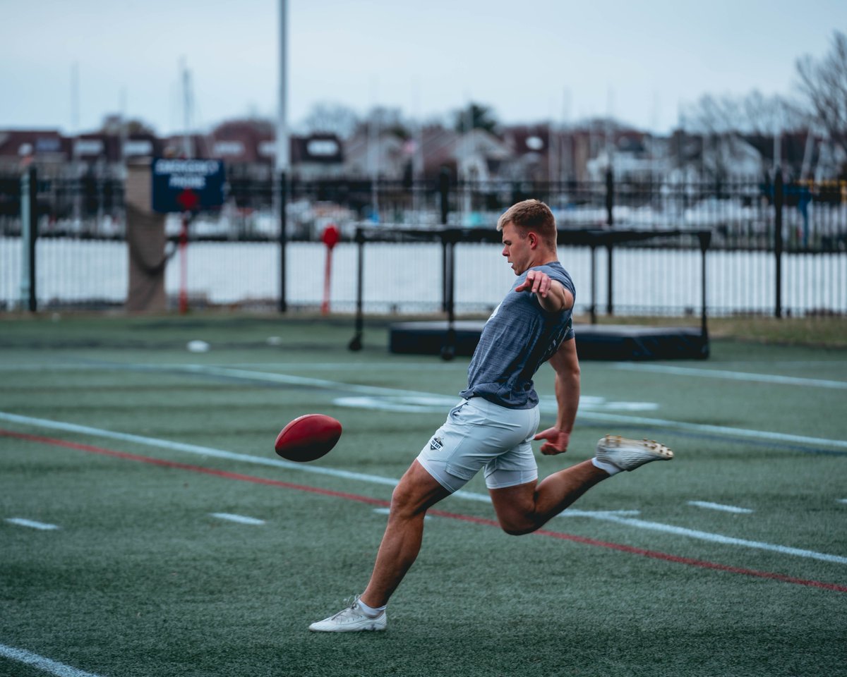 Capital Gazette Sports (@aacapitalsports) on Twitter photo Safety Rayuan Lane leads five teammates participating in <a href="/NavyFB/">Navy Football</a> Pro Day. Fullback Daba Fofana, linebacker Colin Ramos, defensive end Justin Reed, punter Riley Riethman and cornerback Dashaun Peele also did testing and drills for scouts from 10 <a href="/NFL/">NFL</a> teams.
capitalgazette.com/2025/04/02/ray… Safety Rayuan Lane leads five teammates participating in <a href="/NavyFB/">Navy Football</a> Pro Day. Fullback Daba Fofana, linebacker Colin Ramos, defensive end Justin Reed, punter Riley Riethman and cornerback Dashaun Peele also did testing and drills for scouts from 10 <a href="/NFL/">NFL</a> teams.
capitalgazette.com/2025/04/02/ray…