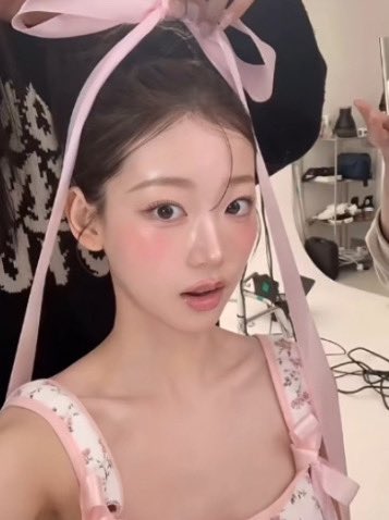 Hellobbmush's tweet image. กุถึงกับร้องห๊ะ!รอบที่ล้านเมคอัพลุค Ballet🩰ใช้คสอแค่นี้จริงดิ ทั้งตาทั้งแก้มละมุนไปหมดดละ redchamber ทำสีออกมาได้นัวร์มากกก

#LISAxTheWhiteLotus 
#เสน่หาวาโยxฟรีนเบค #คุณพี่เจ้าขาEP21 #GrabFoodลดเเรงxJASPER