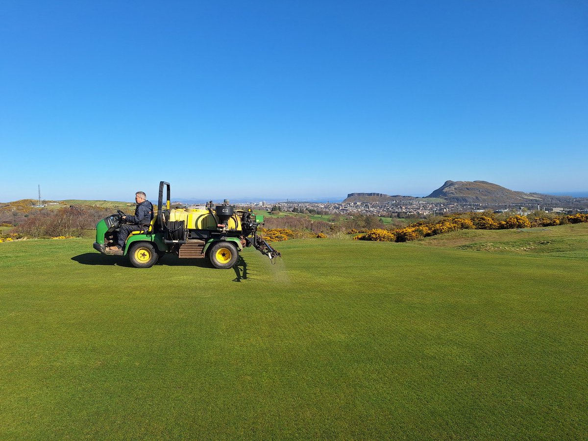 dodger1874's tweet image. Perfect morning for spraying, 27 greens sprayed and watered in by lunchtime, must thank Kenny @GroGreenLtd for the backup getting the products on site late yesterday afternoon, fantastic service and much appreciated 🤝