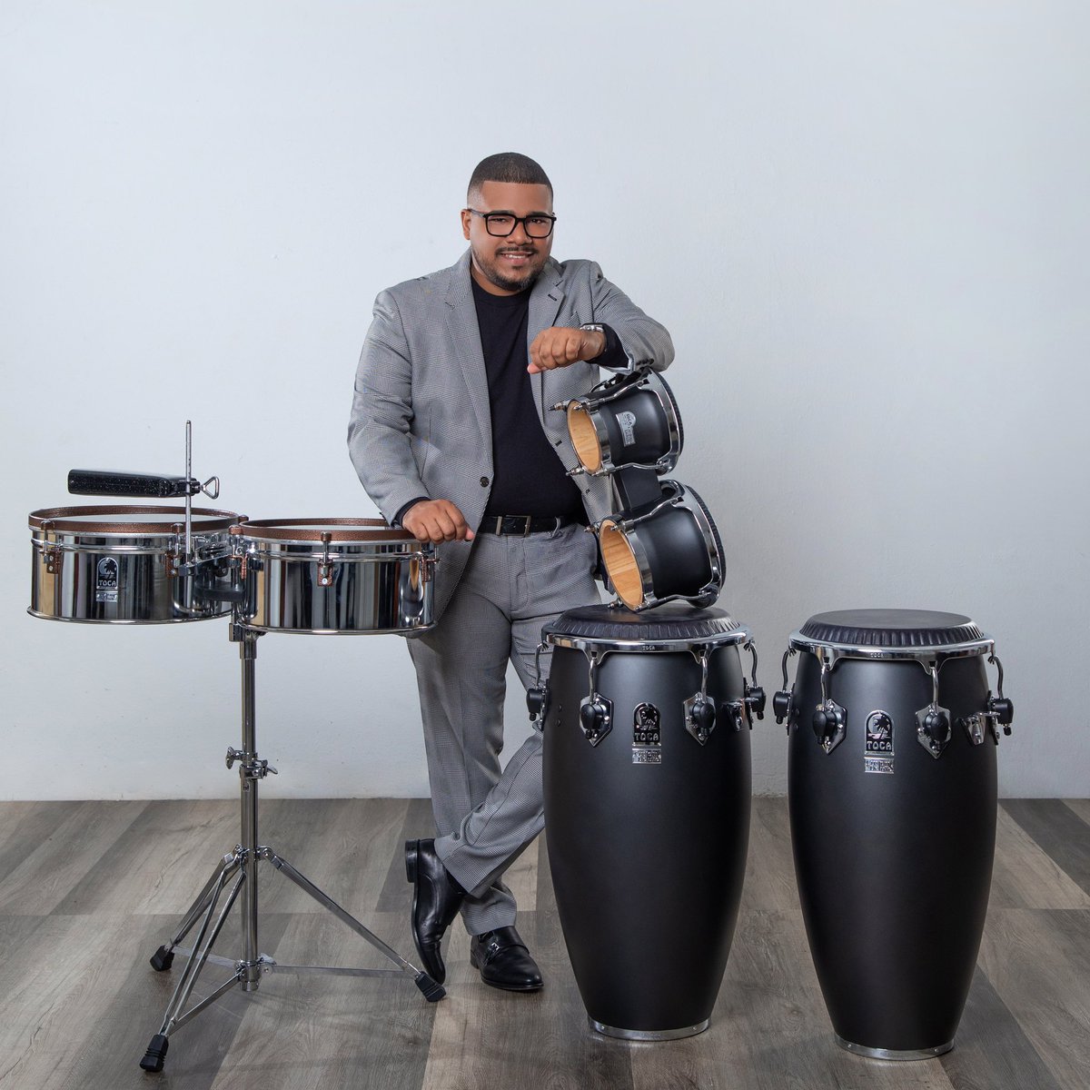 Elegancia en el sonido, precisión en el ritmo. La percusión no solo se escucha, también se lleva con estilo. 🥁✨  <a href="/tocaperc/">Toca Percussion</a> 

#peteperignon #tocapercussion #gq
