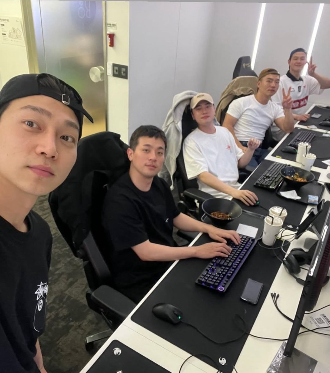 gyoxdyung's tweet photo. 정민님이 요즘 왜이리 신출귀몰 하셔..
박정민 실물 너무 보고싶어져서 지금 에일리언 어니 됨 https://t.co/wwzhlHG9rh