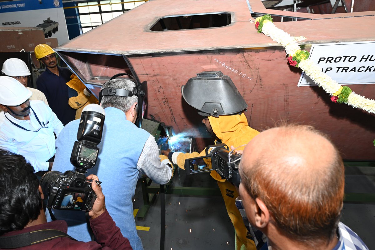 DRDO_India's tweet image. Demonstrating synergy for design, development and manufacturing of critical defence systems, the metal cutting ceremony of Advanced Armoured Platforms (AAP)-Wheeled &amp;amp; Tracked was done by Secretary DDR&amp;amp;D and Chairman DRDO today at pune premises of @tataadvanced and @BharatForgeLtd