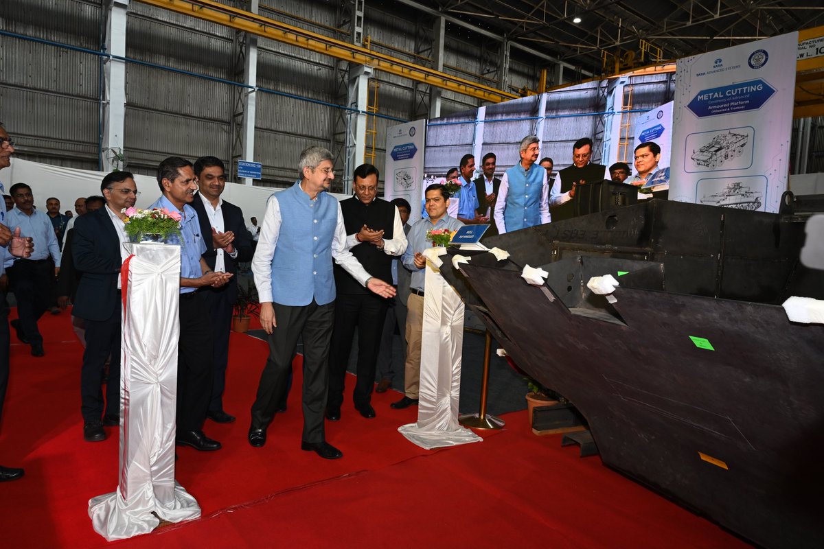 DRDO_India's tweet image. Demonstrating synergy for design, development and manufacturing of critical defence systems, the metal cutting ceremony of Advanced Armoured Platforms (AAP)-Wheeled &amp;amp; Tracked was done by Secretary DDR&amp;amp;D and Chairman DRDO today at pune premises of @tataadvanced and @BharatForgeLtd