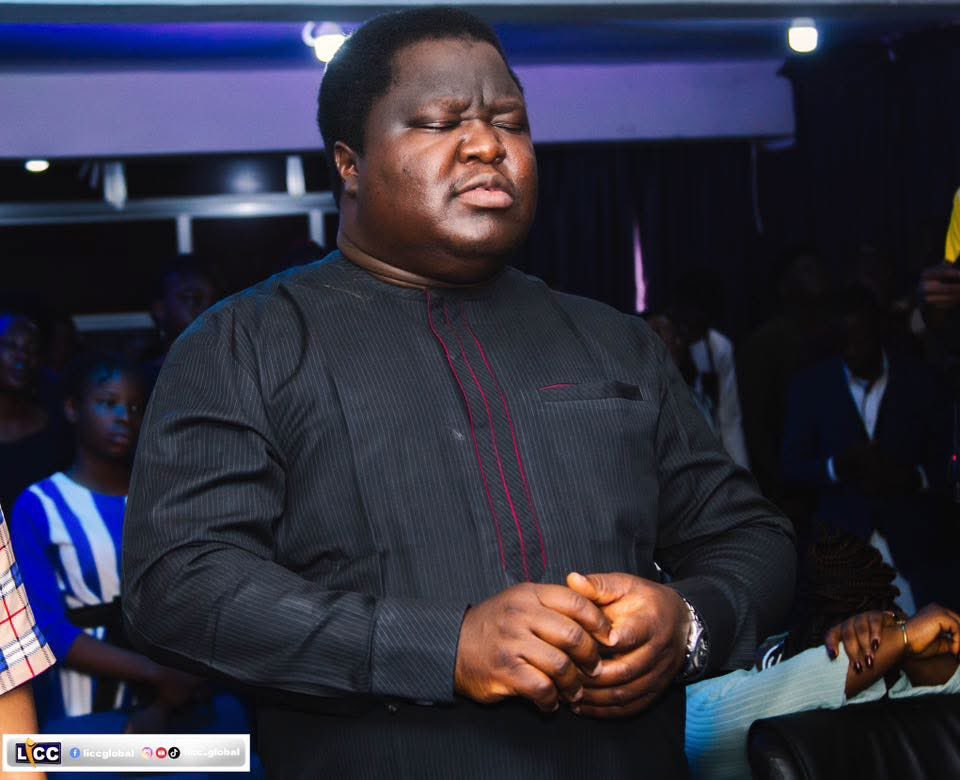 DrWaleOlasoji's tweet image. GREATNESS BEGINS WITH GRATITUDE!

Many people chase after breakthroughs, but they forget that the key to divine multiplication is thanksgiving. Before Jesus performed some of His greatest miracles like feeding the 5,000, raising Lazarus , He gave thanks.

When you cultivate a…