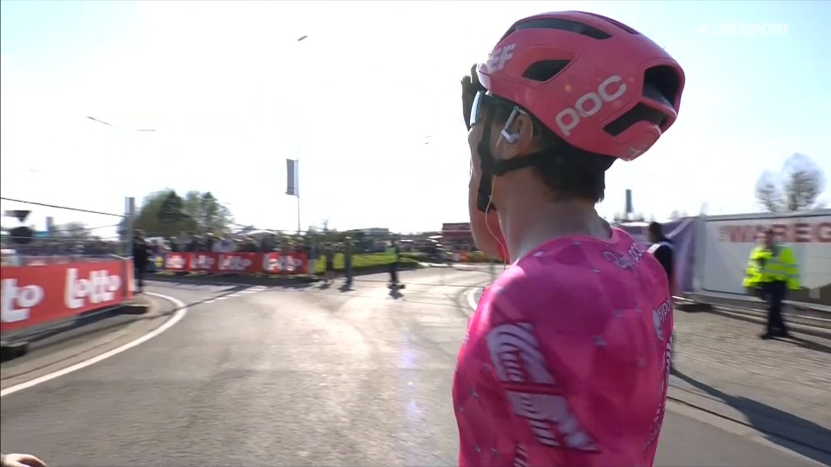 DansLaMusette's tweet photo. Même lui il rigole ! T'ES UN BOSS NEILSON ! #DDV25 https://t.co/3rc7SSQrFq