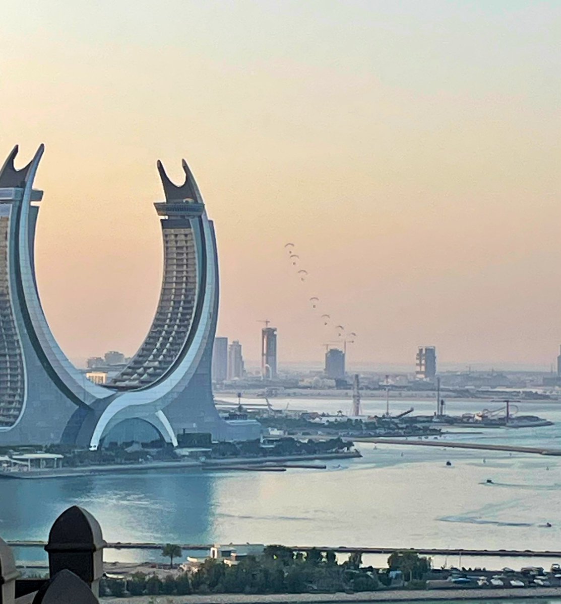 Nice evening for a group bumble about in the paragliders 🪂☀️