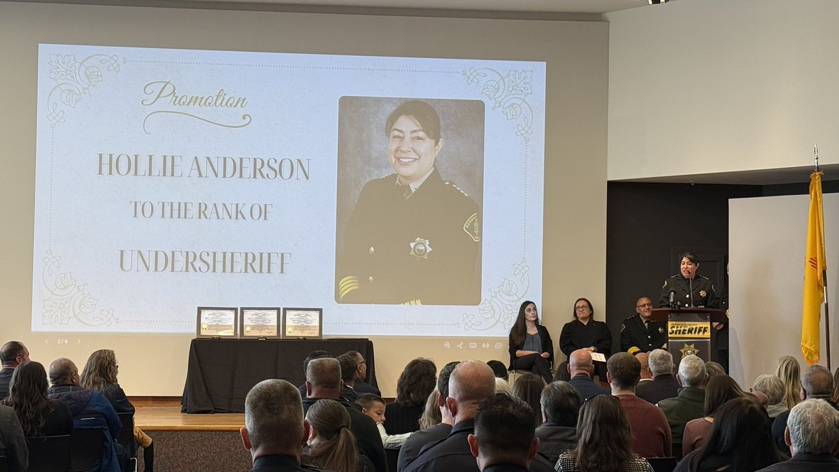 AnnPierret's tweet photo. At the #BernalilloCounty Sheriff’s Office promotion ceremony — Hollie Anderson just took the oath of office to become @BCSONM Undersheriff.
@krqe #ABQNews #NMNews #police #lawenforcement https://t.co/6CLIzMPcpz