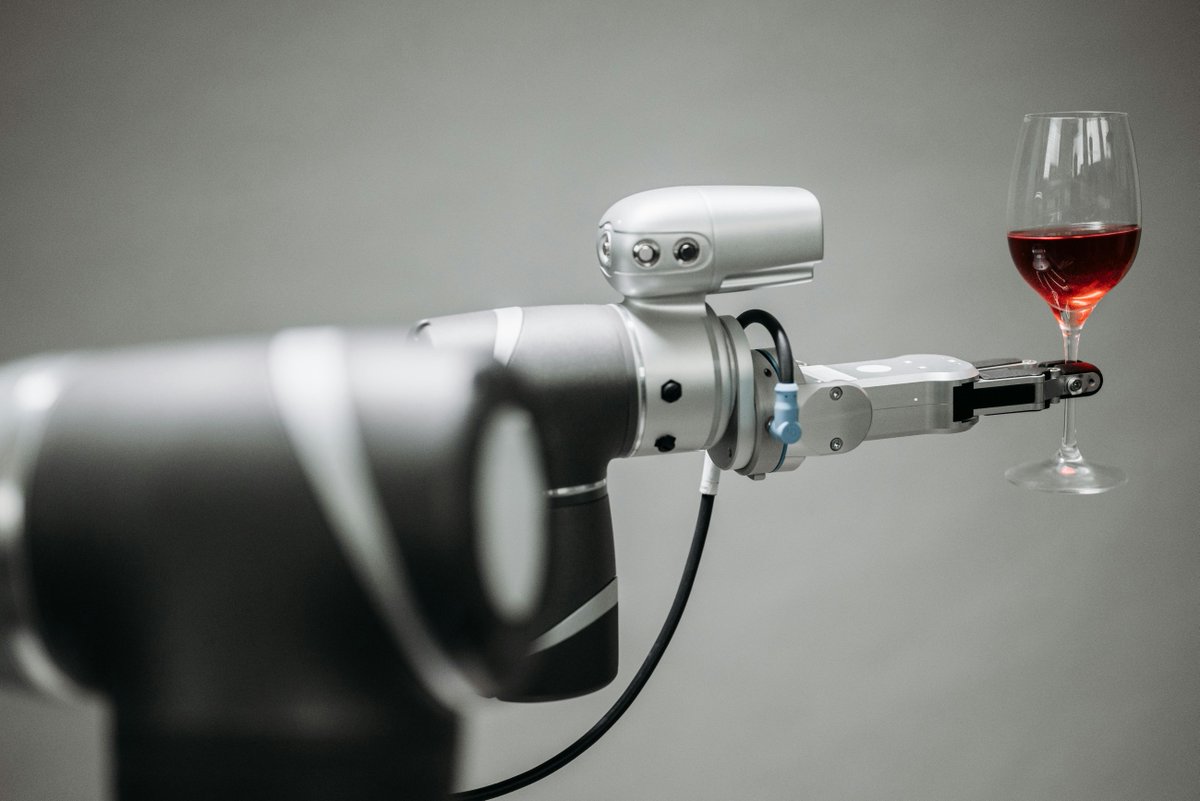 PromptengHQ's tweet image. Want to create professional-quality videos without the hassle? Deepbrain AI Studio offers AI-powered tools to help you create stunning content quickly and easily.

#AIContent #DeepbrainAI #VideoCreation