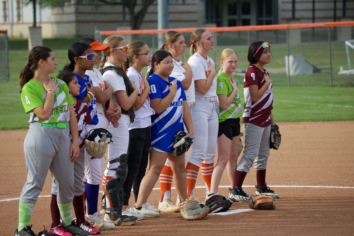 Apache_Softball's tweet image. We had a great turn out for Little League Night! Thank you parents and players for all of your support!!