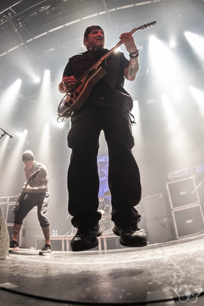 Bobby levitating in Amsterdam.
📸 @jessylotti