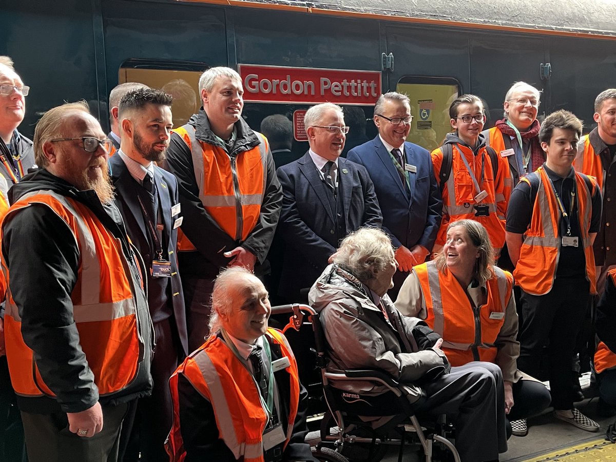 Gordon_3417's tweet photo. We’re deeply sad to say that Gordon Pettitt passed away on 31st March. He was charming, knowledgeable, supportive; a manager of the old school. Our thoughts are with his family and his friends - we are honoured to have known him.

#GordonPettitt #RIP https://t.co/DP2Mt4rBAd