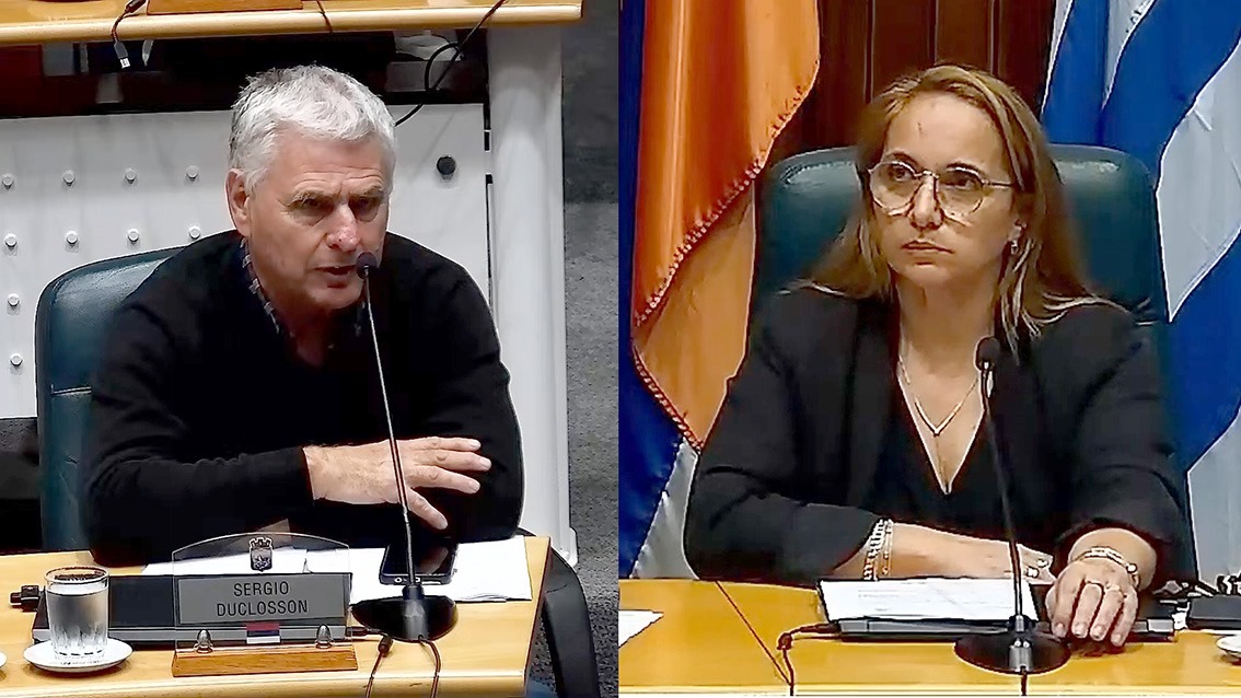 Portada_ok's tweet photo. Ediles del FA cuestionan falta de transparencia y retiraron el respaldo político a la presidenta de la Junta Departamental de Maldonado https://t.co/xUjwvchOXm - #Portada #Ediles #Maldonado #Respaldo @juntademaldonad @FAMaldonado_ https://t.co/MYrn7NYAnA