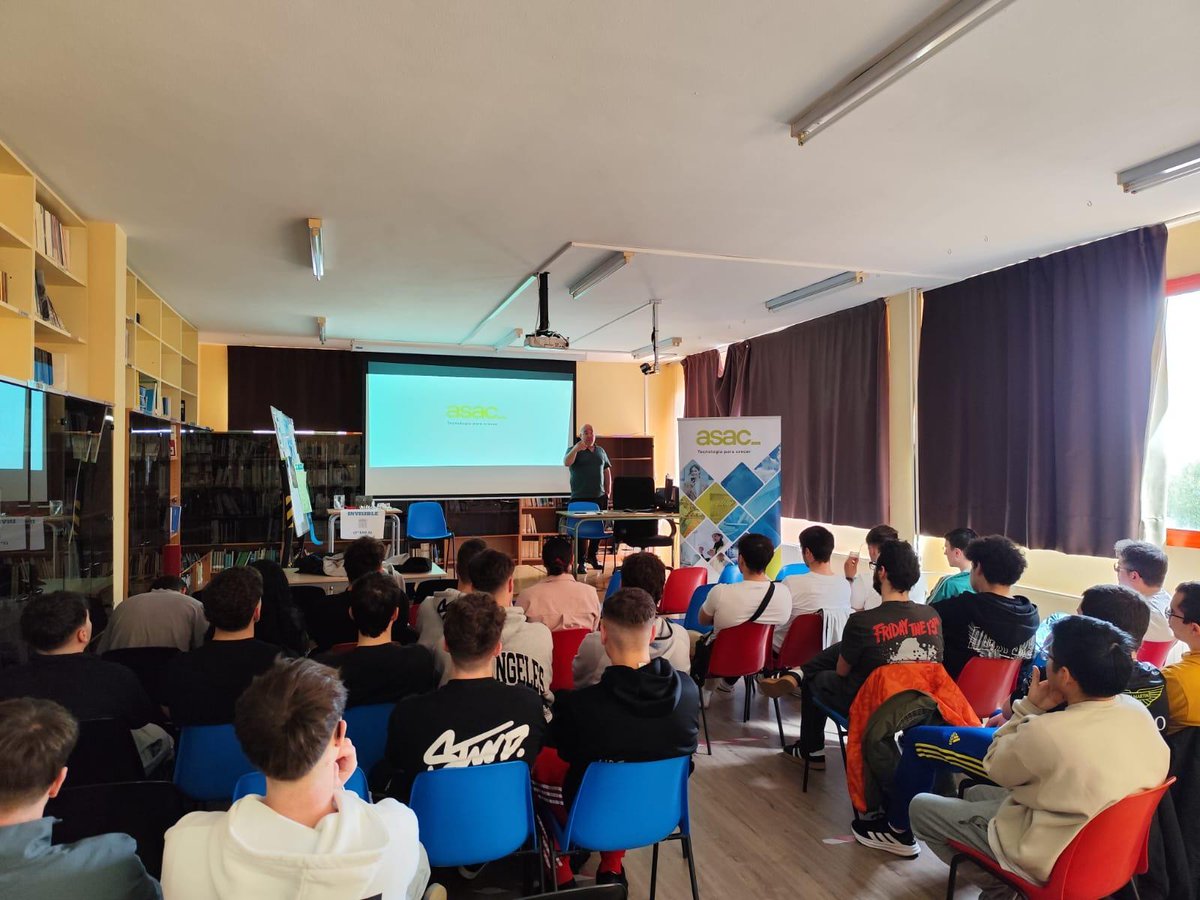 asac_ti's tweet photo. Charla sobre #ciberseguridad con @INCIBE y @ClusterTICAstur.
Hoy estamos con los estudiantes de los ciclos formativos de #Desarrollo de #Aplicaciones web y Multiplataforma del IES Monte Naranco, en #Oviedo.
Un lujo de sesión con el #talento más joven🧠
#Formación #TalentoASAC https://t.co/PyctyYNDVE
