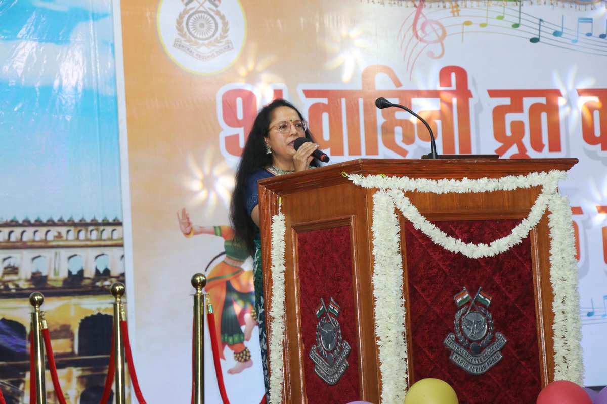 @91Bn #RAF #CRPFIndia के स्थापना दिवस पर मुख्य अतिथि श्री N.K. सिंह महानिरीक्षक मध्य क्षेत्र की गरिमामयी उपस्थिति में भव्य सांस्कृतिक संध्या आयोजित की गई। देशभक्ति प्रस्तुतियों और लोक नृत्यों के माध्यम से वीर जवानों के साहस और समर्पण को सलाम किया गया।
#सांस्कृतिकसंध्या ।