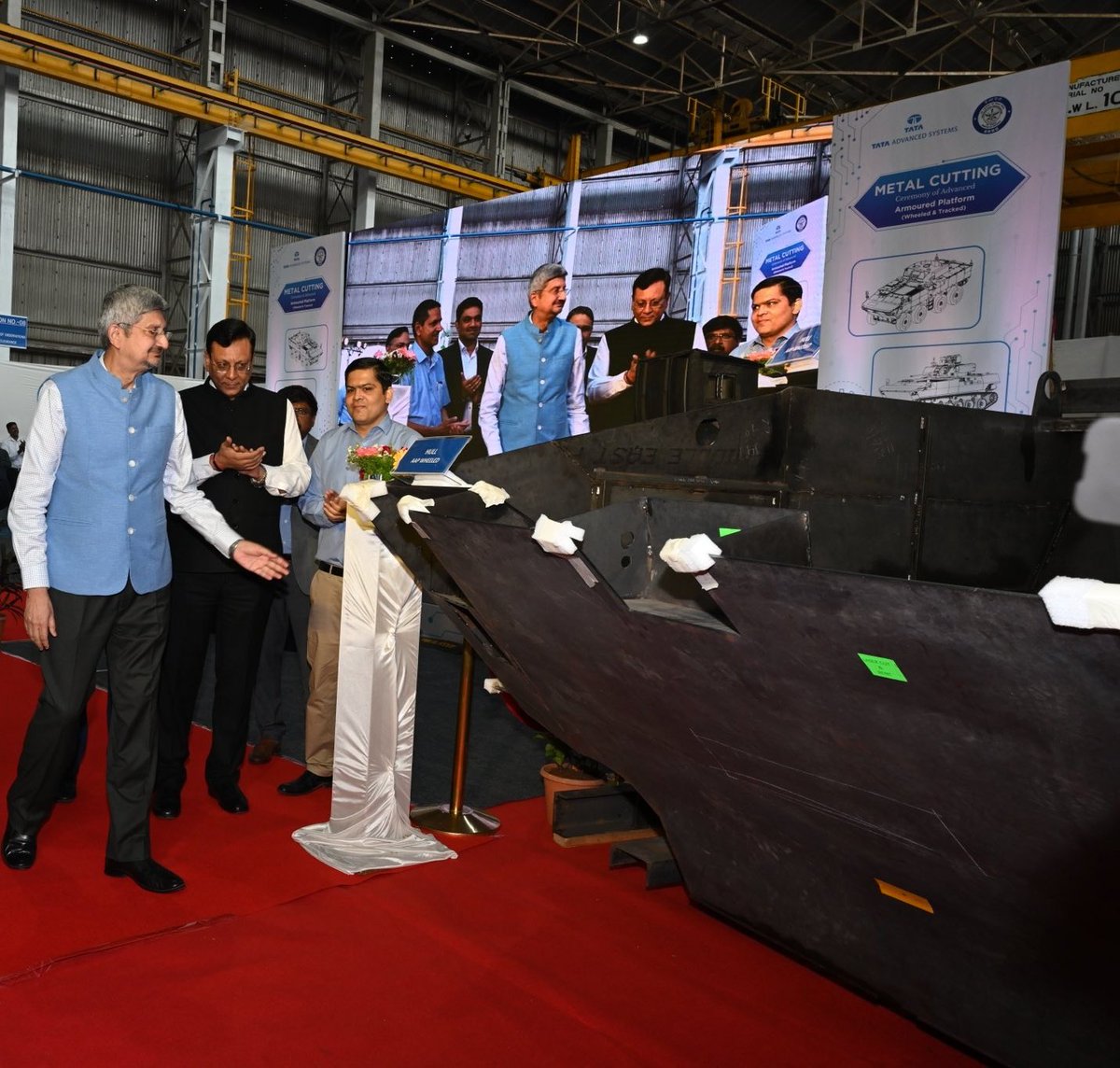 NewsIADN's tweet image. #DRDO held the Metal Cutting ceremony of the Advanced Armoured Platforms (AAP)-Wheeled &amp;amp; Tracked at #Pune today being developed in collaboration with #Tata (TASL) &amp;amp; #BharatForge.