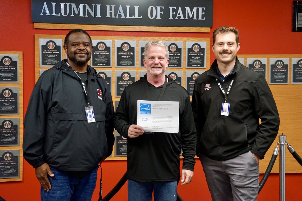 middelnews's tweet image. By cutting energy waste and doing our part to protect the environment, our schools have earned the @ENERGYSTAR! Sustainable. Star-worthy. Way to go, energy-saving champions! Learn more at energystar.gov.buildings #mdpurpose #ENERGYSTAR