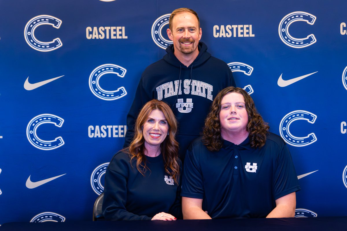 CasteelFootball's tweet photo. Checking in with class of 24 OL @CamdenJury playing for @USUFootball 
Q: Best thing about USU? 
A: The weather, facilities and social life
Q: What food do you crave from home?
A: Mom's sugar cookies and dad's tri-tip
📸: @AriannaGrainey 
@CasteelAthletic @casteeltdclub #PTR https://t.co/iHh9HwF3PO