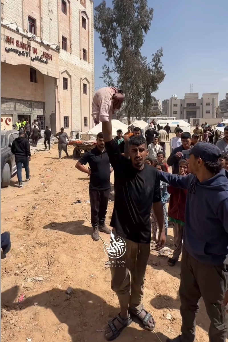 أطفال بلا رؤوس، وأقوام بلا قلوب، وحشود بلا سواعد، وأنظمة بلا ضمائر، ومعابر بلا مفاتيح، وحكام بلا شرف، وخصوم بلا نسب، وأنجاس بلا كرامة، وغزة بلا أحد، ولا إله إلا الله!