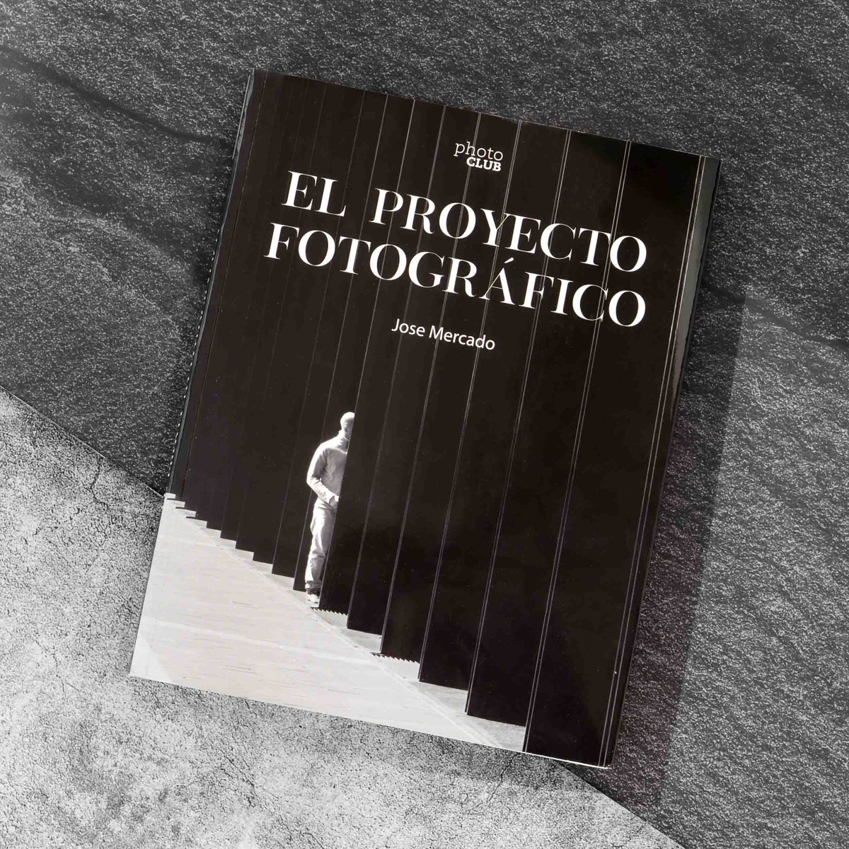 📖 #ElProyectoFotográfico te descubre todo lo necesario para planificar tu proyecto, desde la idea y la toma de #fotografías, hasta la presentación final, teniendo en cuenta aspectos claves como el ritmo o la pausa. 

De <a href="/josmercadol/">Jose Mercado Foto</a> 👉 bit.ly/3ggDcNO