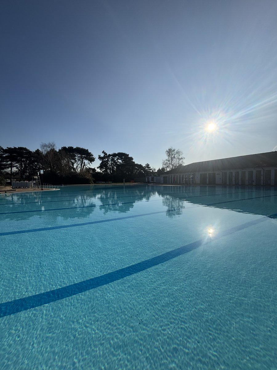 Reopening splash-down - 3 day's to go 💦 Kick off your Saturday by joining us in a sunny morning lane swim.

Paddle on over to our website and book your lane swim ready for Saturday 5th April 👉 oxfordcityleisure.com/hinksey-outdoo…