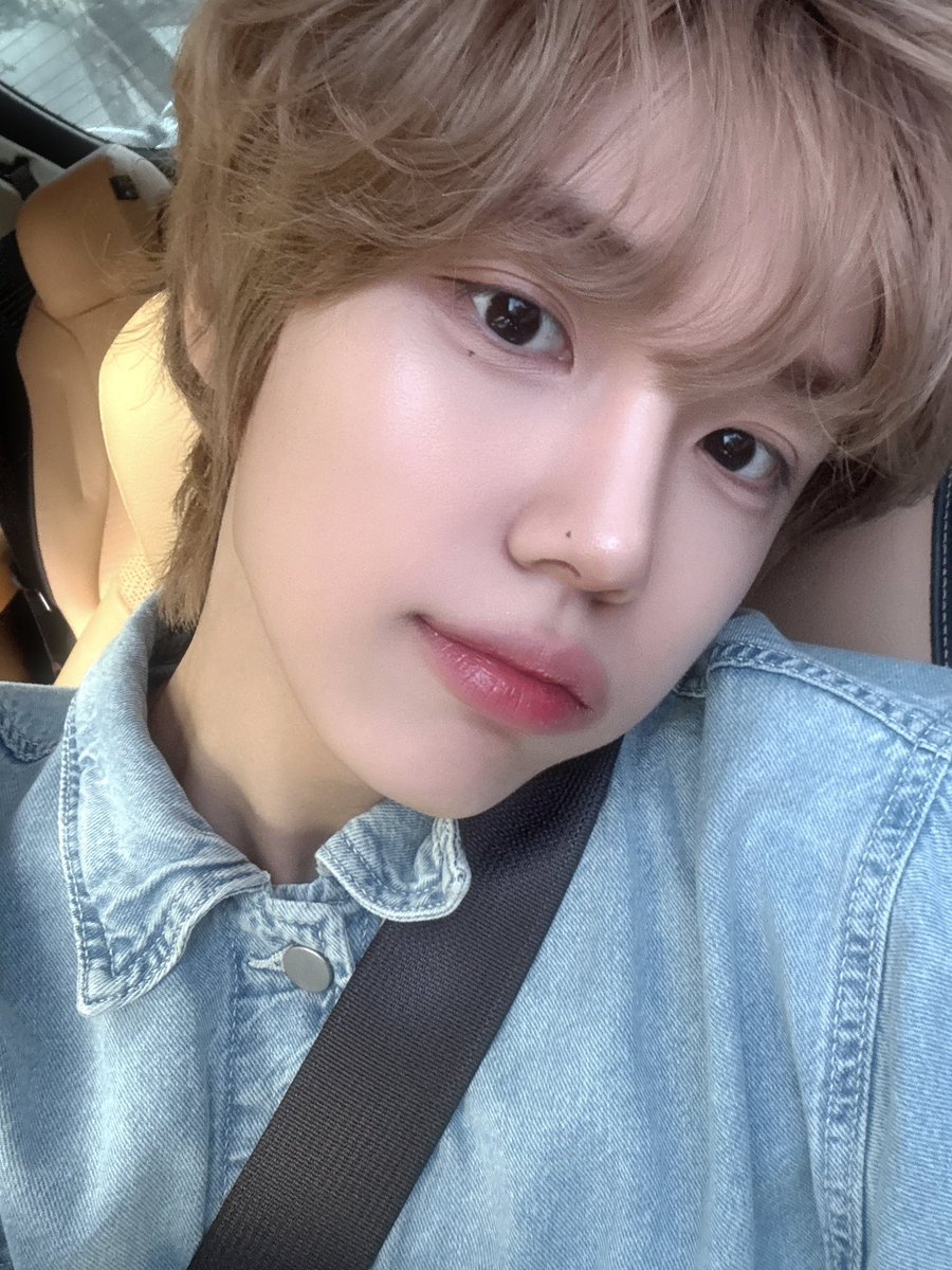 저 머리색으로 자랐으면 좋겠다😳 정말 정말 잘어울린다는 말이에요