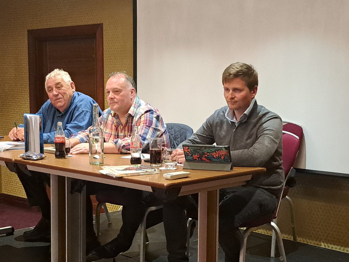 HUGE THANKS to <a href="/AJD1Racing/">Anthony Dunkley</a> , <a href="/PaulJonesRacing/">Paul Jones</a>  &amp; Gary Wiltshire for a cracking Aintree &amp; Guest night <a href="/RacingLRC/">London Racing Club</a> .  So enjoyable &amp; great to hear Gary's thoughts about all matters racing.